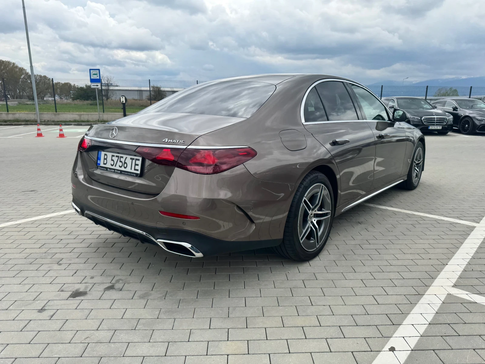 Mercedes-Benz E 400 e Plug-in/4MATIC/MBUX Hyperscreen/Softclose, снимка 5 - Автомобили и джипове - 53978803