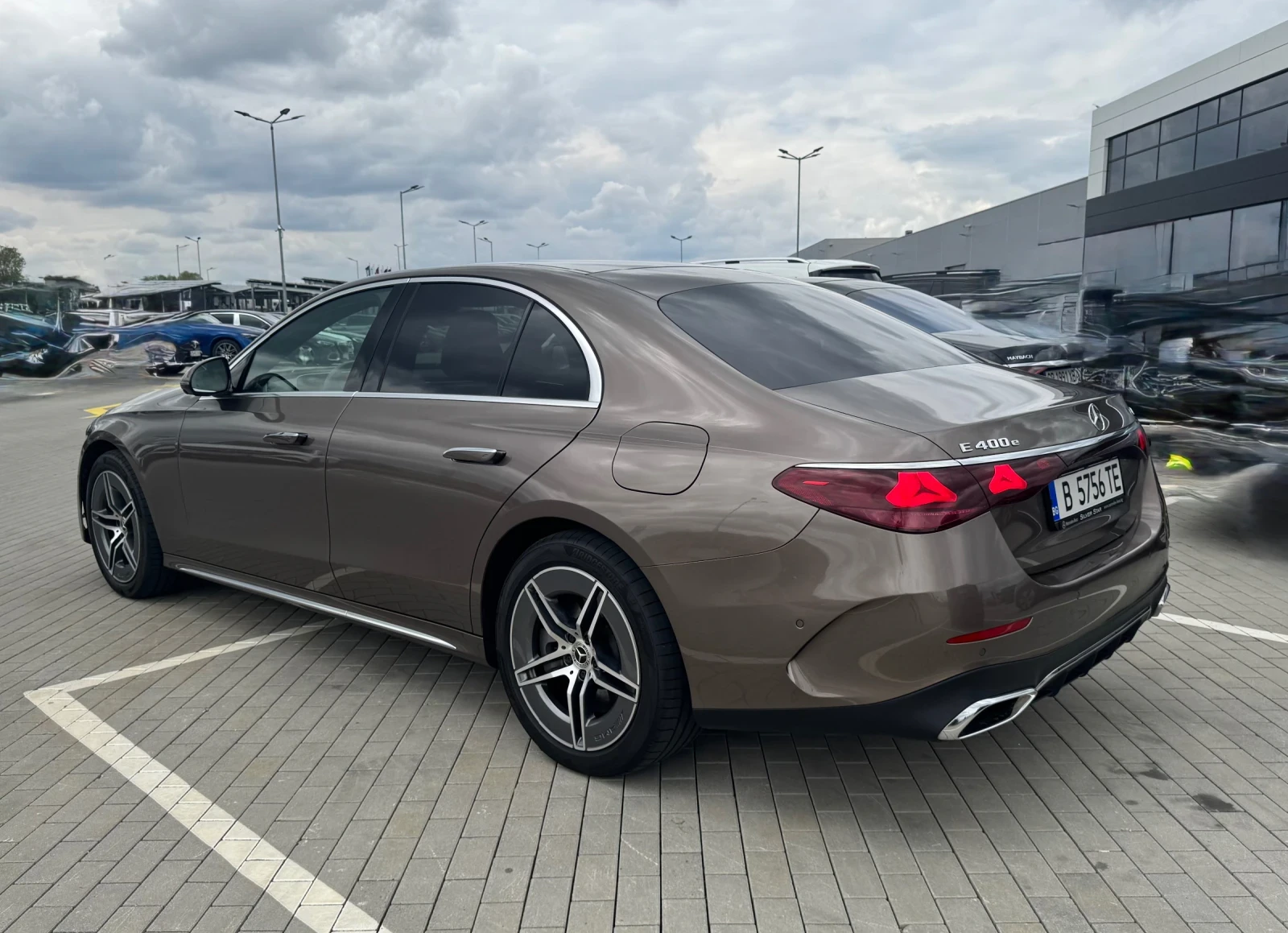 Mercedes-Benz E 400 e Plug-in/4MATIC/MBUX Hyperscreen/Softclose, снимка 3 - Автомобили и джипове - 53978803