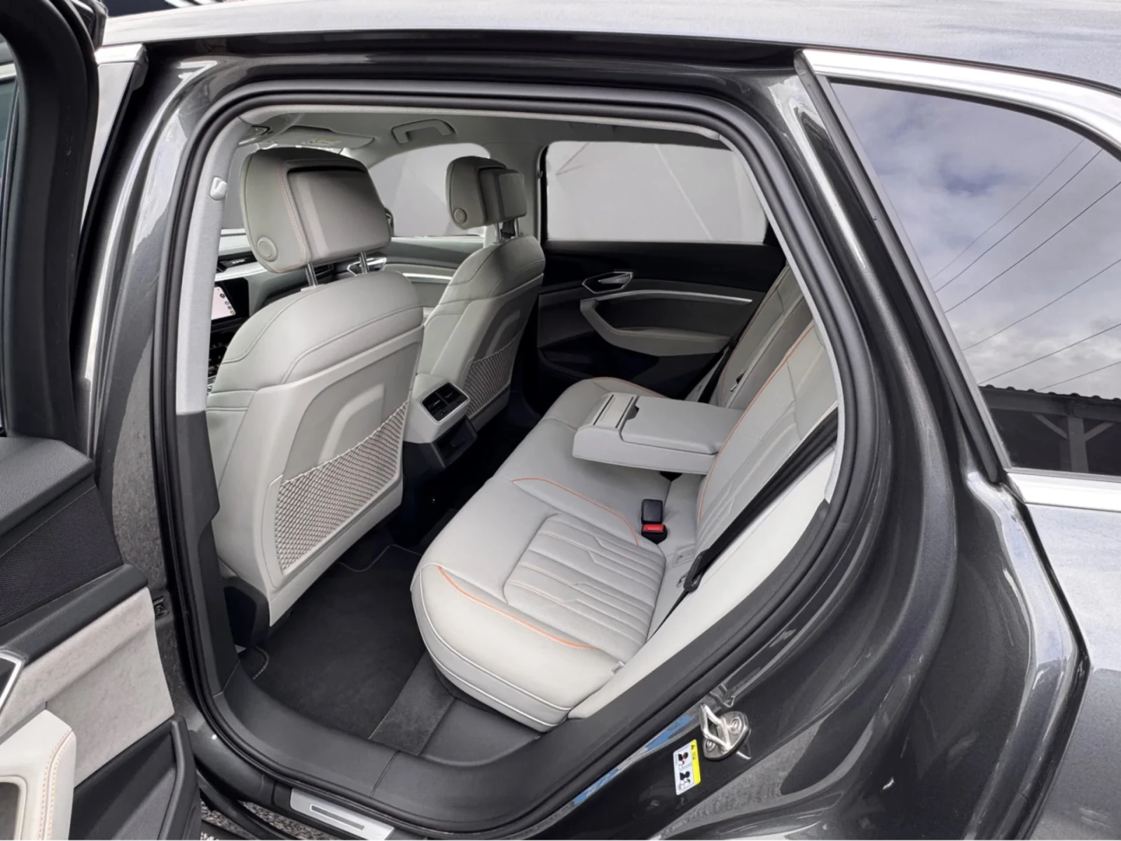 Audi E-Tron 55 S-LINE QUATTRO 95KWH HEAD-UP 408КС. , снимка 14 - Автомобили и джипове - 54076270