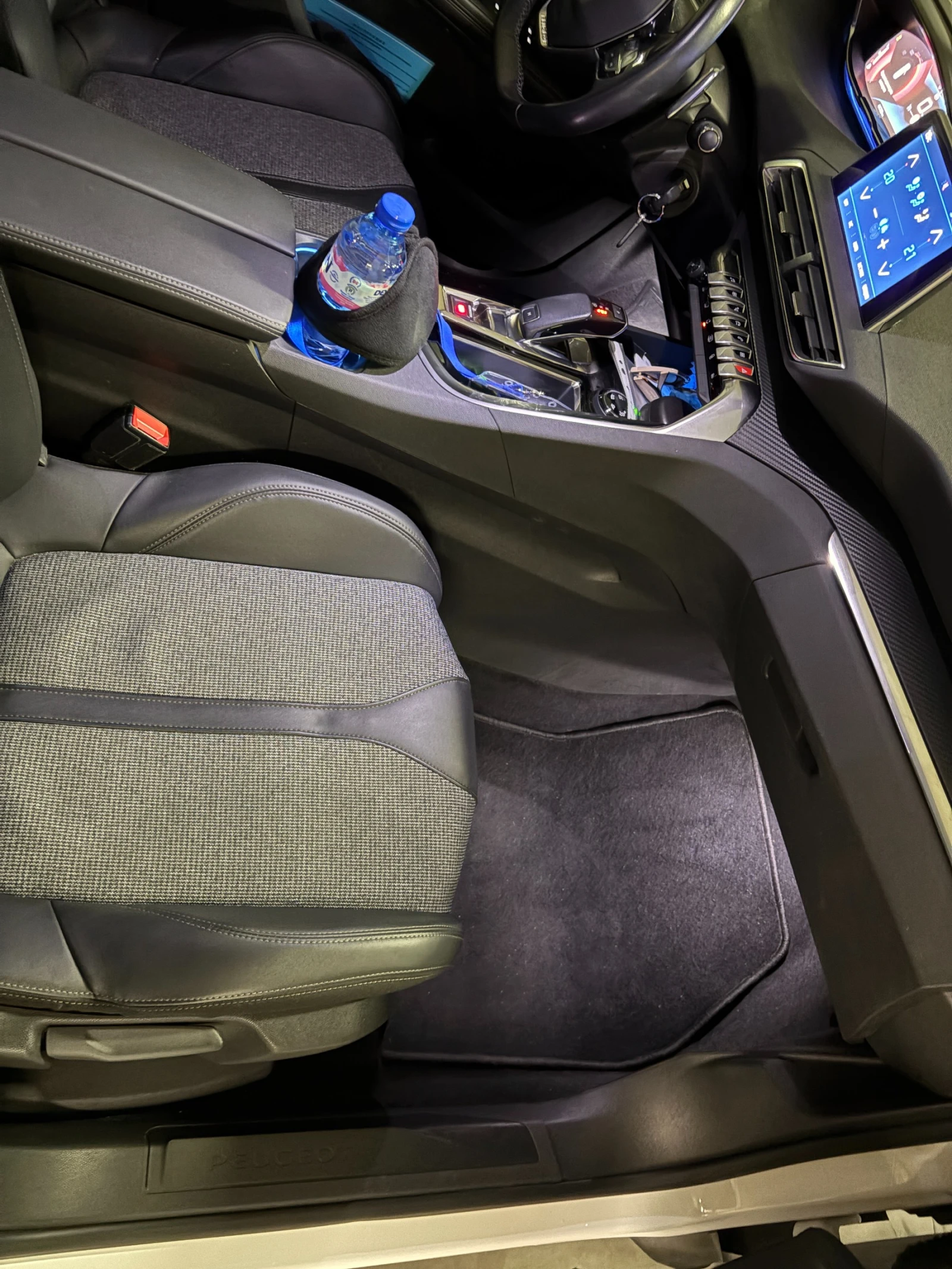 Peugeot 5008 1.2 PureTech, снимка 8 - Автомобили и джипове - 54442628