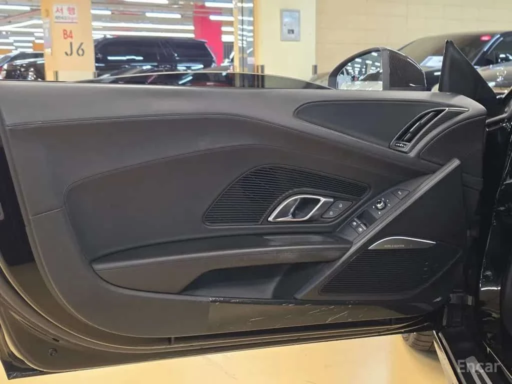 Audi R8 5.2 V10 Plus Coupe  CARFAX, снимка 13 - Автомобили и джипове - 55448710