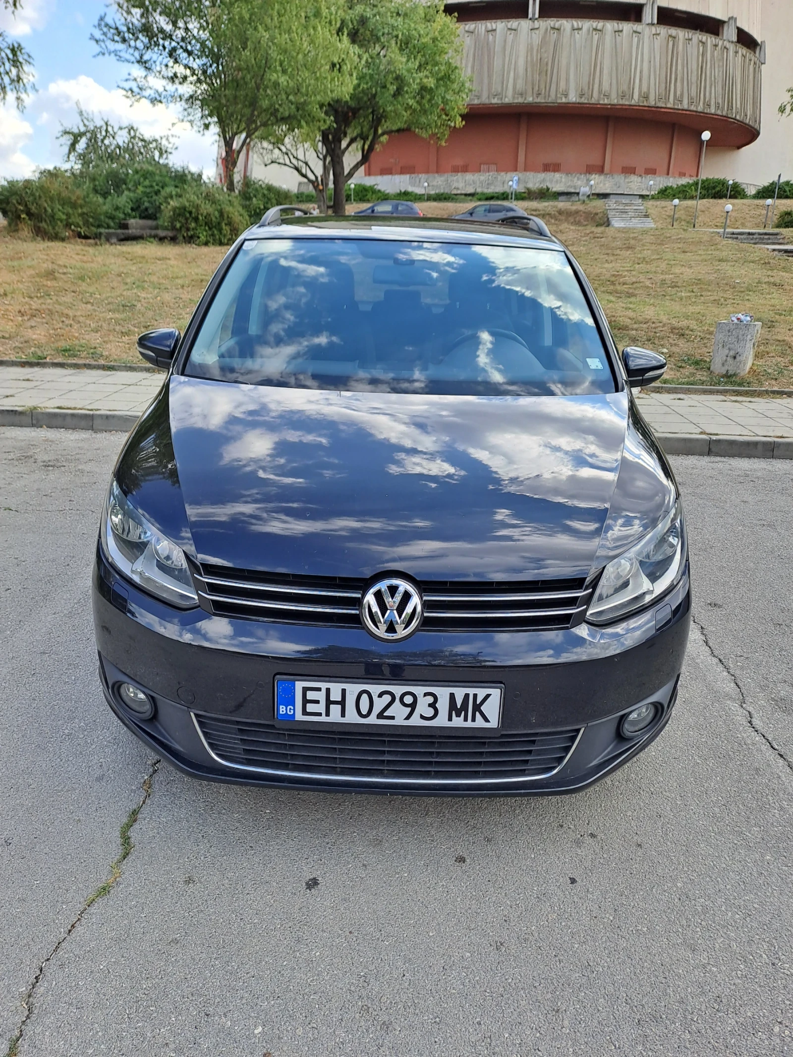 VW Touran, снимка 2 - Автомобили и джипове - 56140463
