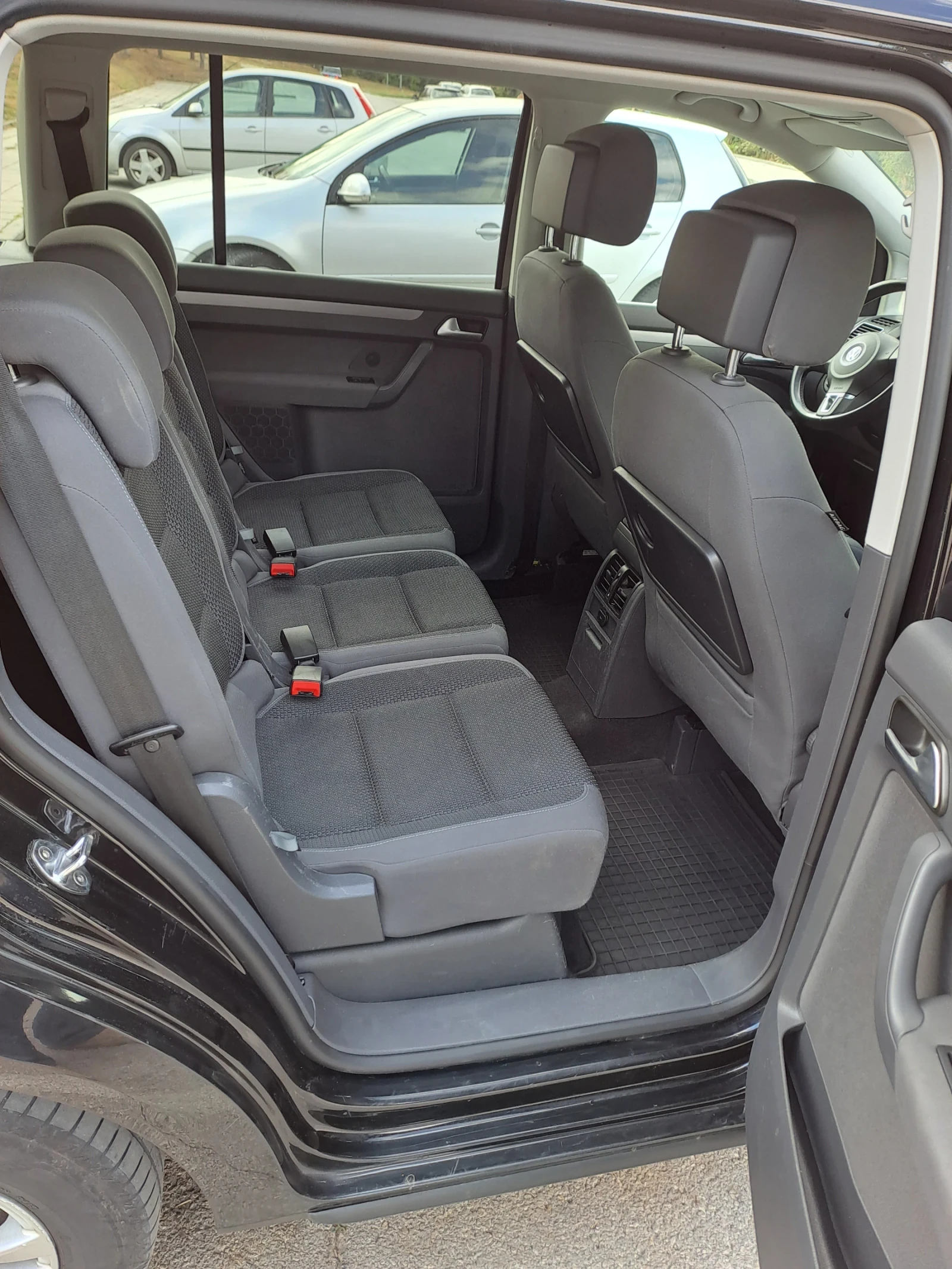 VW Touran, снимка 9 - Автомобили и джипове - 56140463