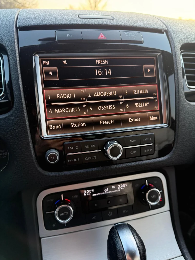 VW Touareg Tdi, снимка 13 - Автомобили и джипове - 53031150