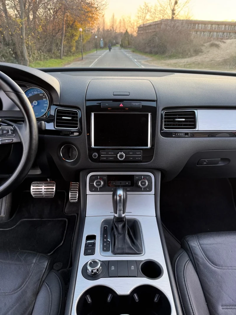 VW Touareg Tdi, снимка 9 - Автомобили и джипове - 53031150