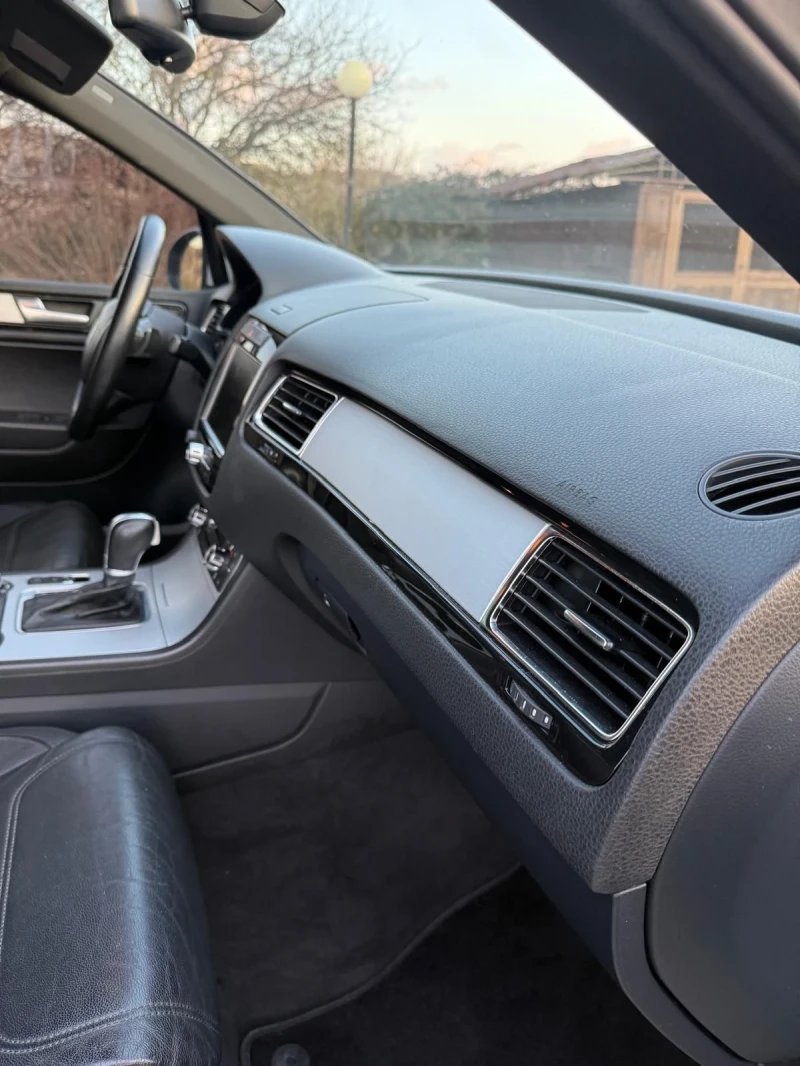 VW Touareg Tdi, снимка 11 - Автомобили и джипове - 53031150