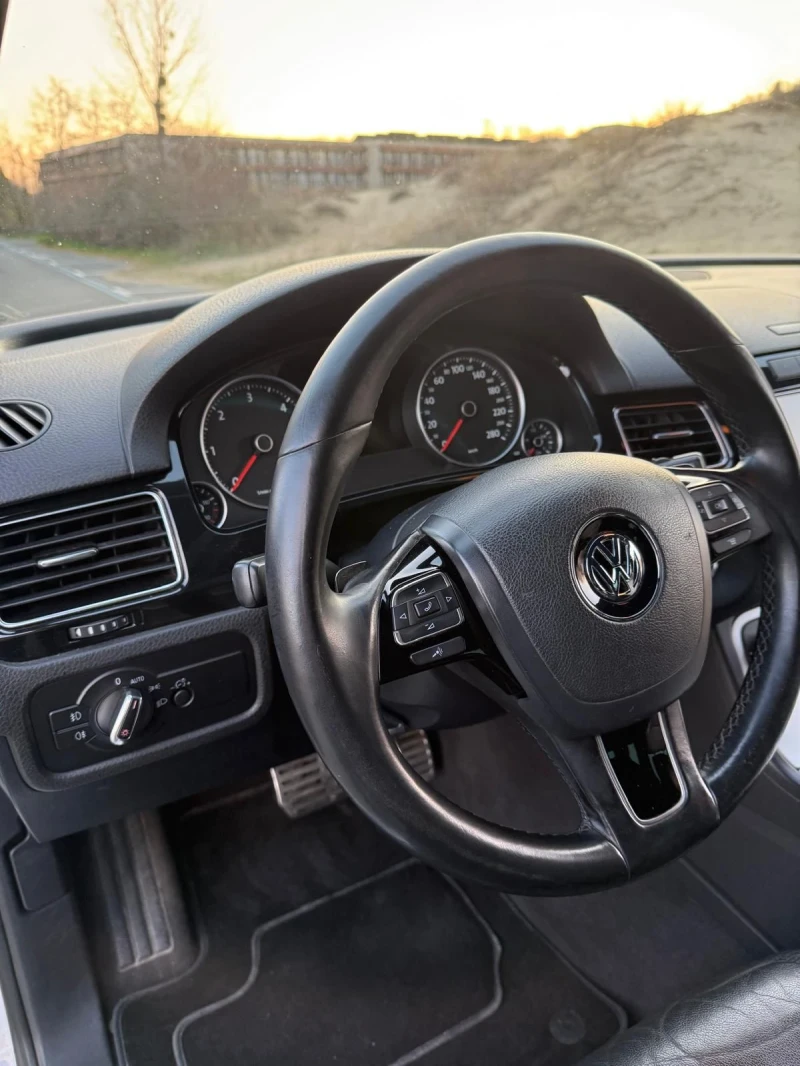 VW Touareg Tdi, снимка 12 - Автомобили и джипове - 53031150