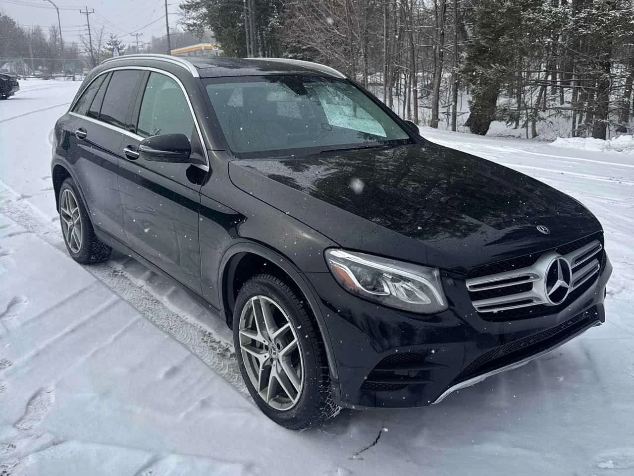 Mercedes-Benz GLC 300 4MATIC* DISTRONIC* PANORAMA* ПОДГРЕВИ* , снимка 11 - Автомобили и джипове - 53907221