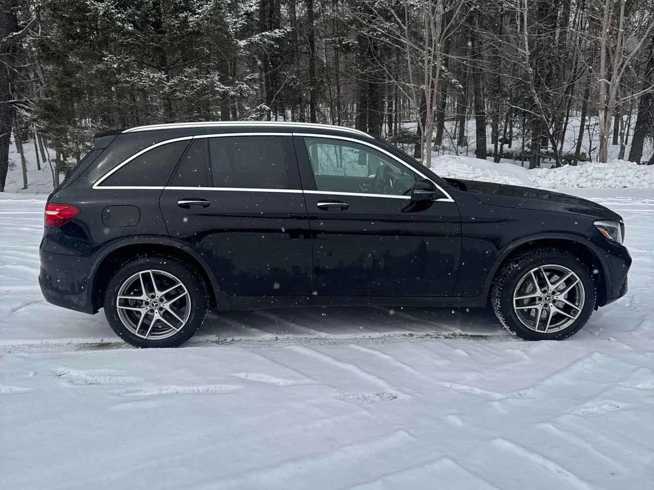 Mercedes-Benz GLC 300 4MATIC* DISTRONIC* PANORAMA* ПОДГРЕВИ* , снимка 3 - Автомобили и джипове - 53907221