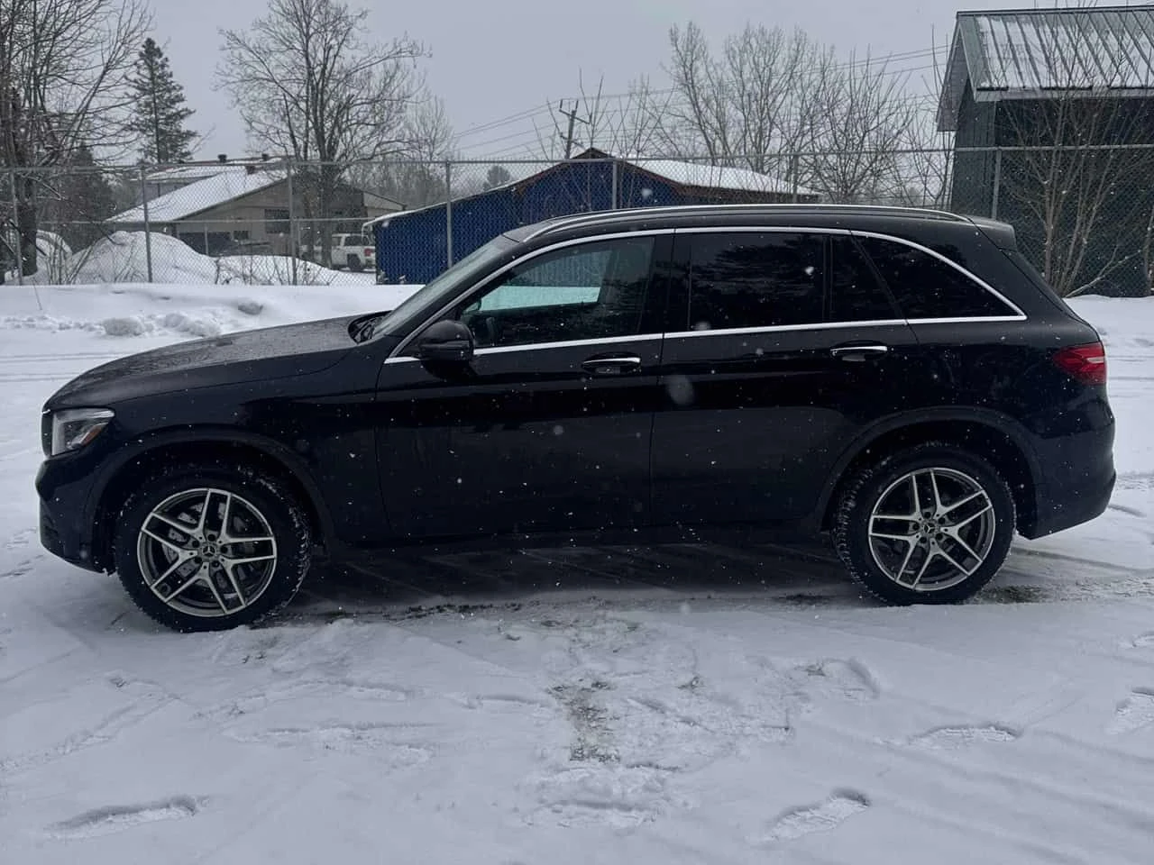 Mercedes-Benz GLC 300 4MATIC* DISTRONIC* PANORAMA* ПОДГРЕВИ* , снимка 2 - Автомобили и джипове - 53907221