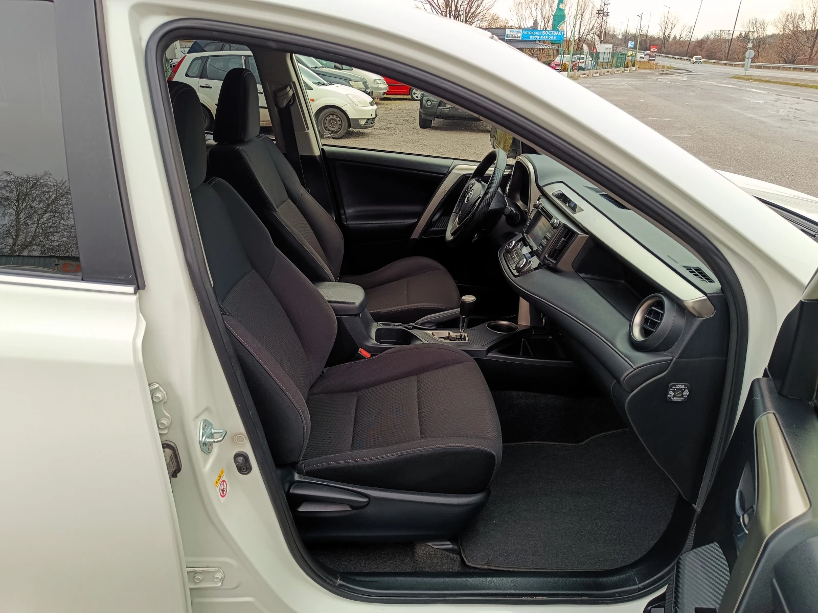 Toyota Rav4 2.2 D4D* 4X4* АВТОМАТИК* NAVI* КАМЕРА* , снимка 10 - Автомобили и джипове - 54001714