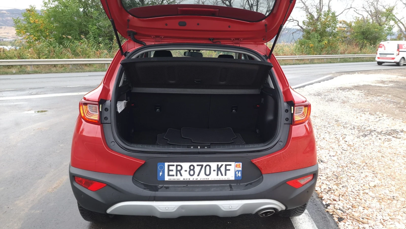 Kia Stonic 1.6 CRDI NAVI CAMERA, снимка 9 - Автомобили и джипове - 55824417