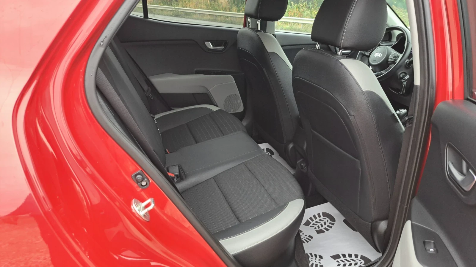Kia Stonic 1.6 CRDI NAVI CAMERA, снимка 15 - Автомобили и джипове - 55824417