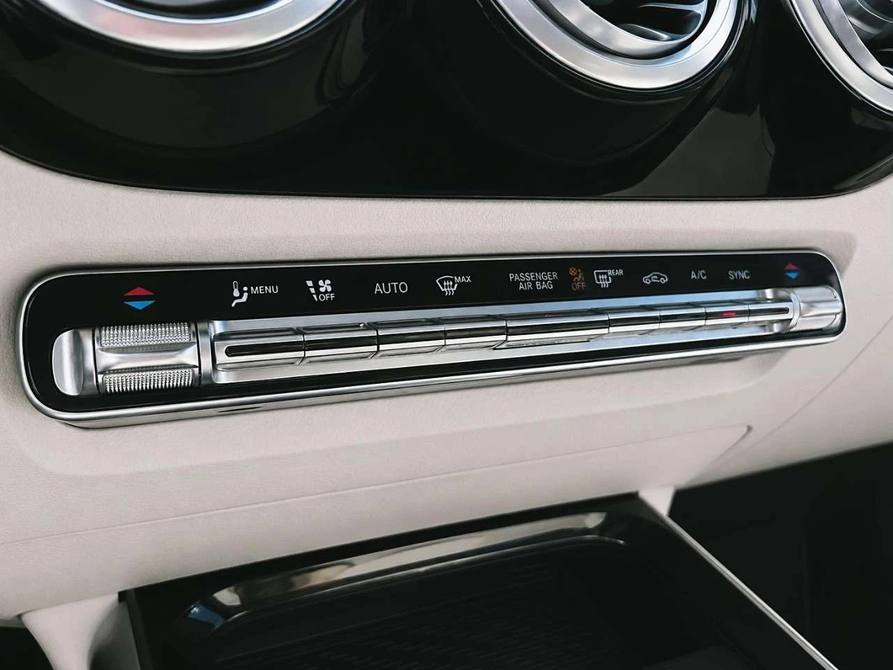 Mercedes-Benz GLA 250 Leather | Sunroof | Navigation | Exclusive Trim Pa | Mobile.bg � ����������� 12