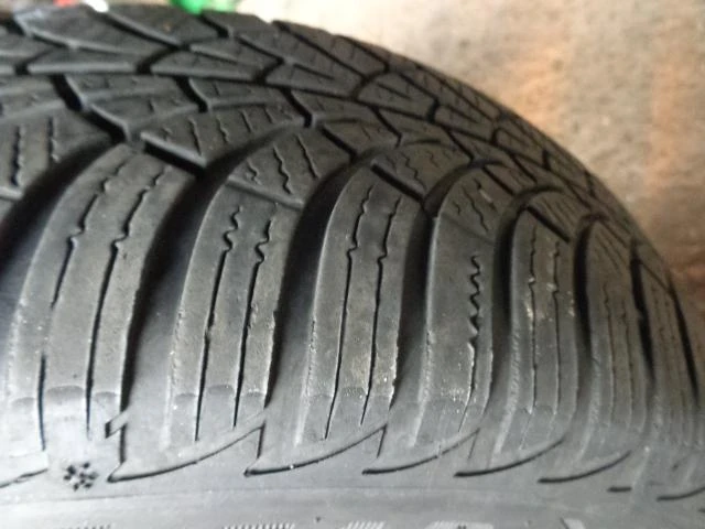 Гуми Зимни 195/60R15, снимка 2 - Гуми и джанти - 20293804