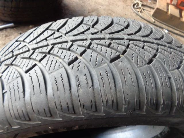 Гуми Зимни 195/60R15, снимка 3 - Гуми и джанти - 20293804