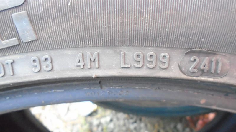 Гуми Всесезонни 235/40R18, снимка 4 - Гуми и джанти - 22368706