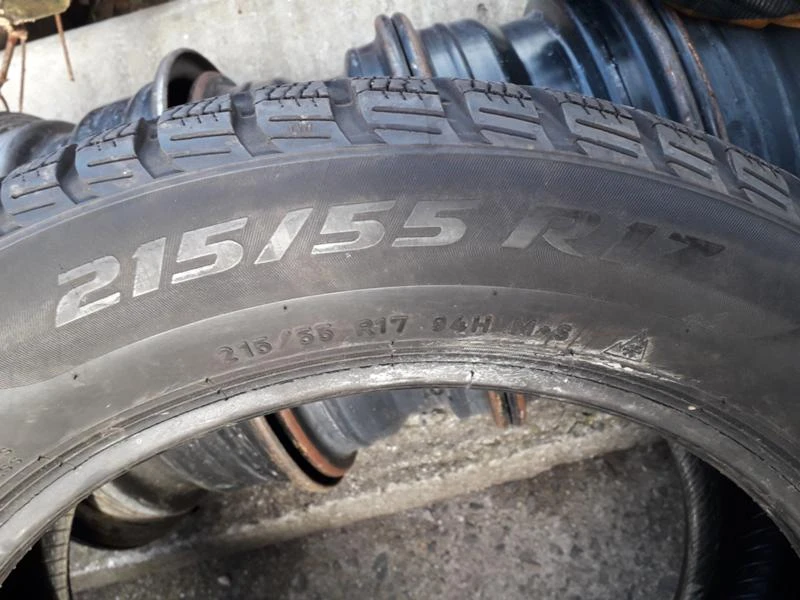 Гуми Зимни 215/55R17, снимка 4 - Гуми и джанти - 23913515