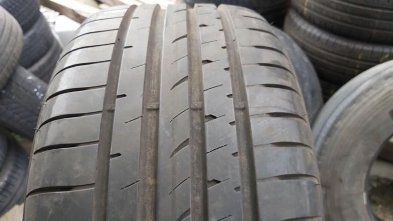 Гуми Летни 255/35R19, снимка 1 - Гуми и джанти - 28767830