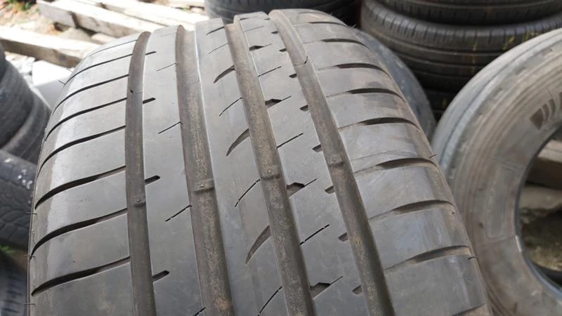 Гуми Летни 255/35R19, снимка 2 - Гуми и джанти - 28767830