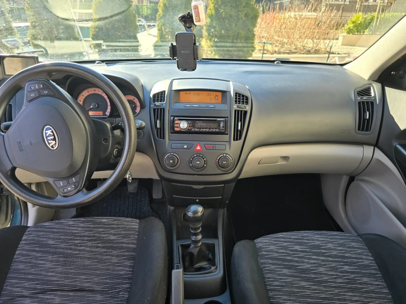 Kia Ceed 1.6 CRDi, снимка 5 - Автомобили и джипове - 49090359