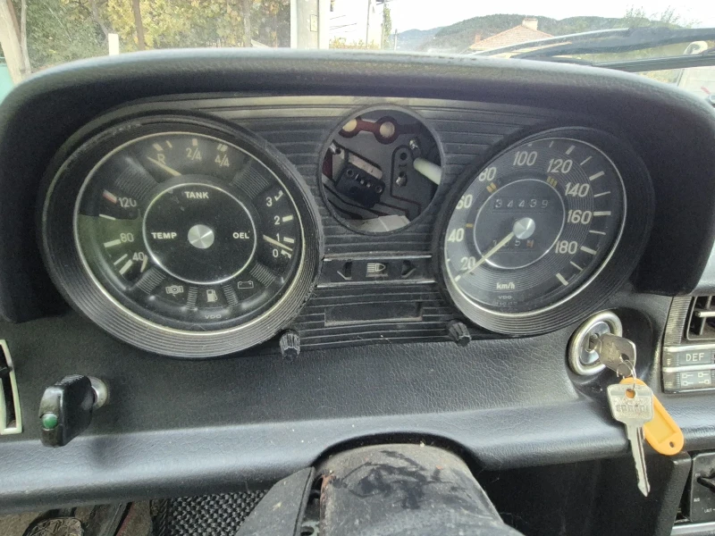Mercedes-Benz 115 200е, снимка 12 - Автомобили и джипове - 49370214
