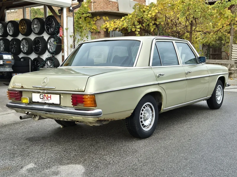 Mercedes-Benz 115 200е, снимка 5 - Автомобили и джипове - 49370214