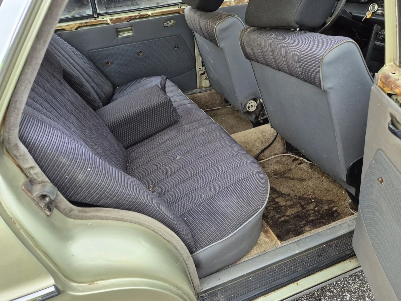 Mercedes-Benz 115 200е, снимка 13 - Автомобили и джипове - 49370214