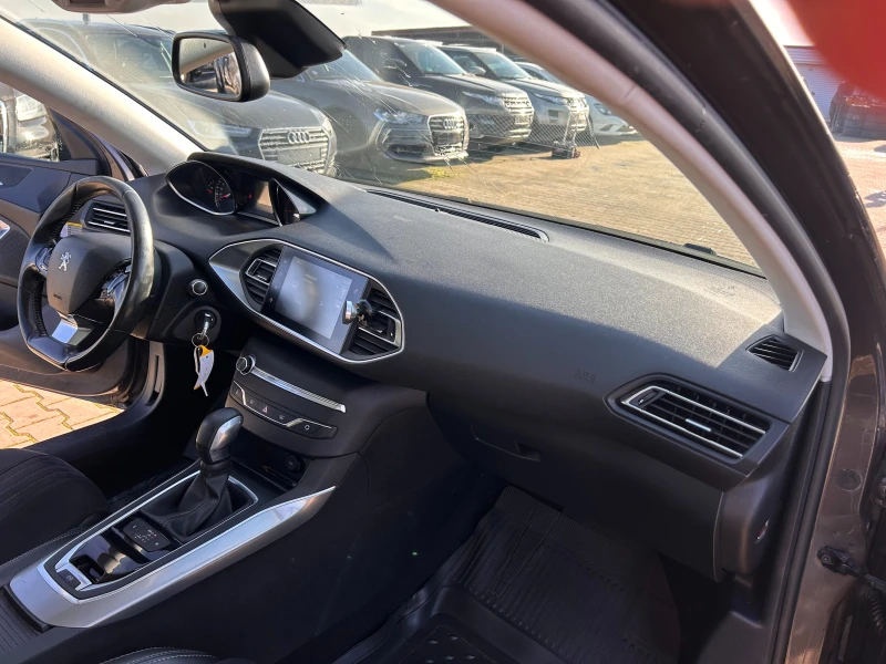 Peugeot 308 2.0HDI Allure AVTOMAT/NAVI/KOJA/PANORAMA/KAMERA, снимка 11 - Автомобили и джипове - 52850683