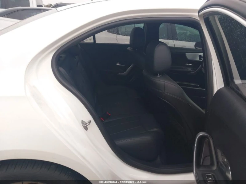 Mercedes-Benz A 220 2l 4Matic, снимка 8 - Автомобили и джипове - 53250097