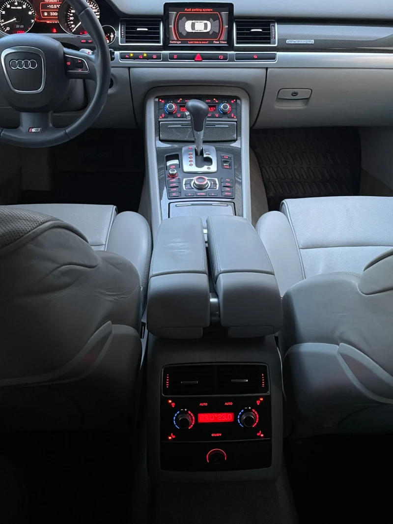 Audi S8 FULL* CERAMICA* B&O* CAMERA* DIST* МАСАЖ* ОБДУХ* S, снимка 14 - Автомобили и джипове - 53328338