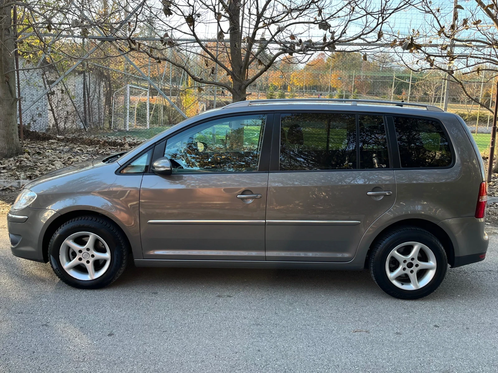 VW Touran 1.9 105 DSG - изображение 2