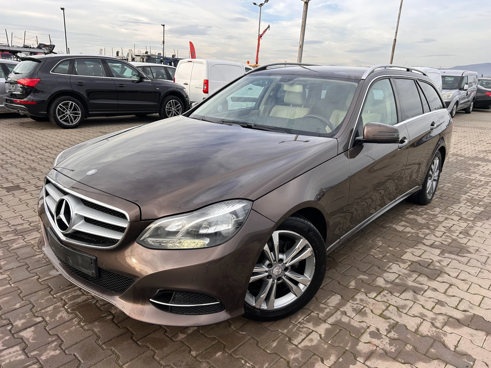 Mercedes-Benz E 220 CDI KOJA/NAVI - [1] 