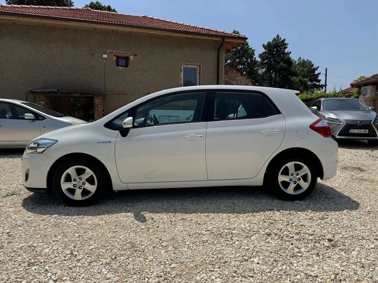 Toyota Auris 1.8i Hybrid - изображение 2