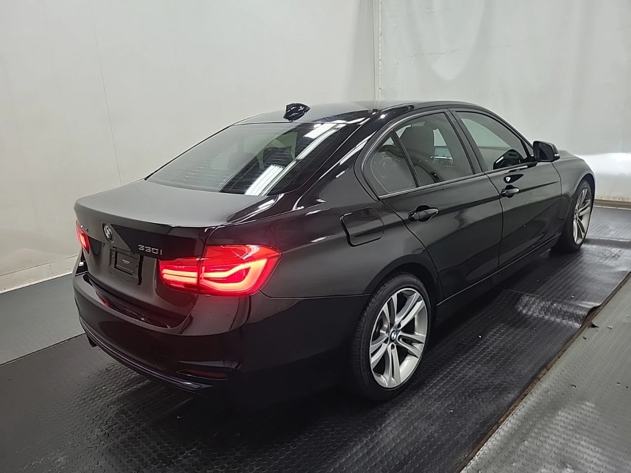 BMW 330 * CARFAX * АВТО КРЕДИТ * ЦЕНА ДО БГ! - изображение 4