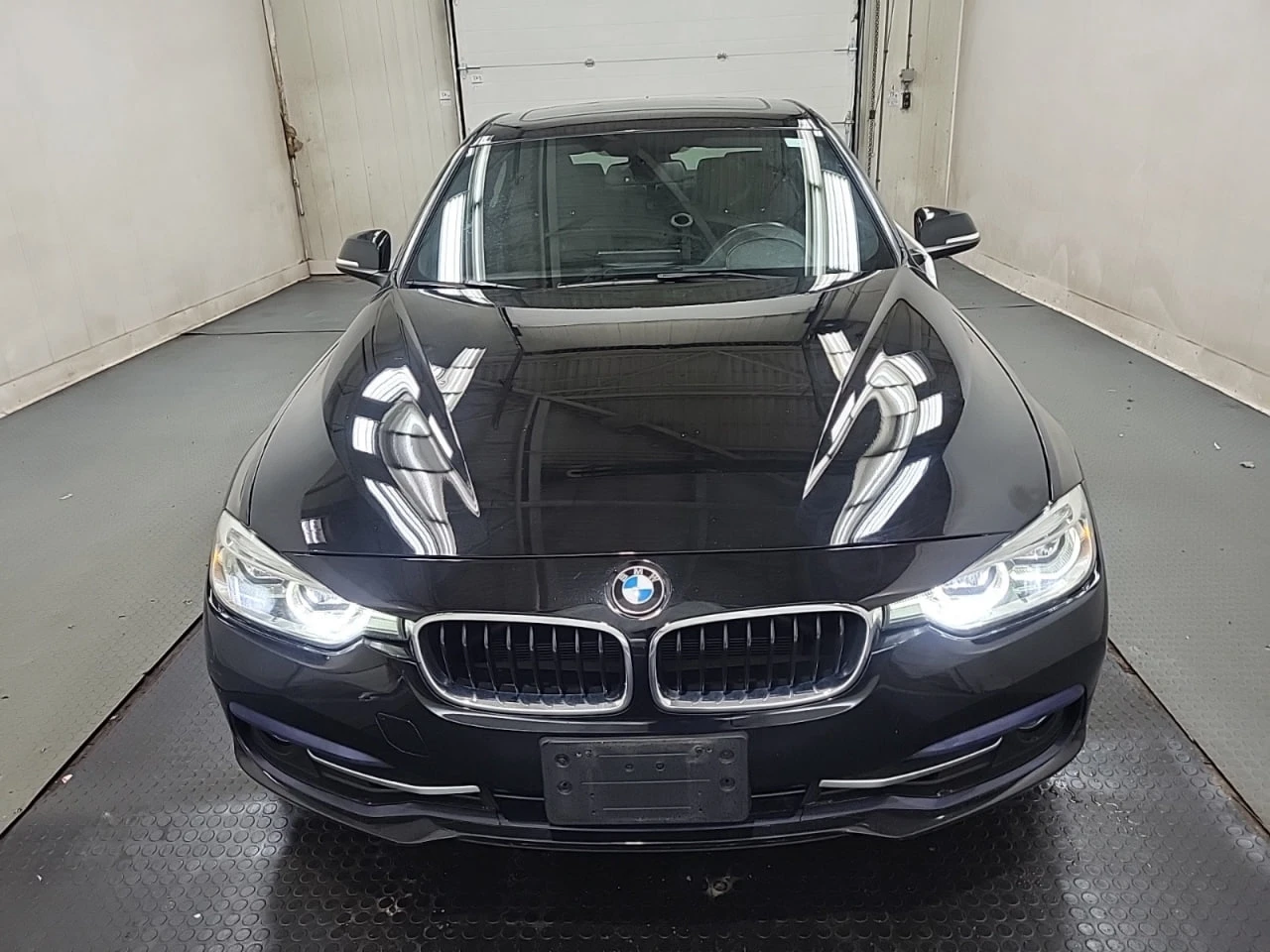 BMW 330 * CARFAX * АВТО КРЕДИТ * ЦЕНА ДО БГ! - изображение 2