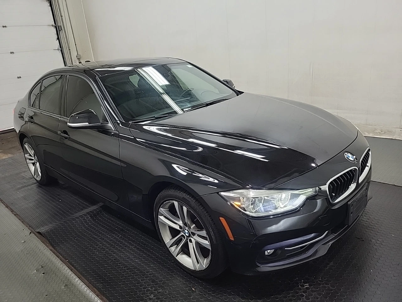 BMW 330 * CARFAX * АВТО КРЕДИТ * ЦЕНА ДО БГ! - изображение 3