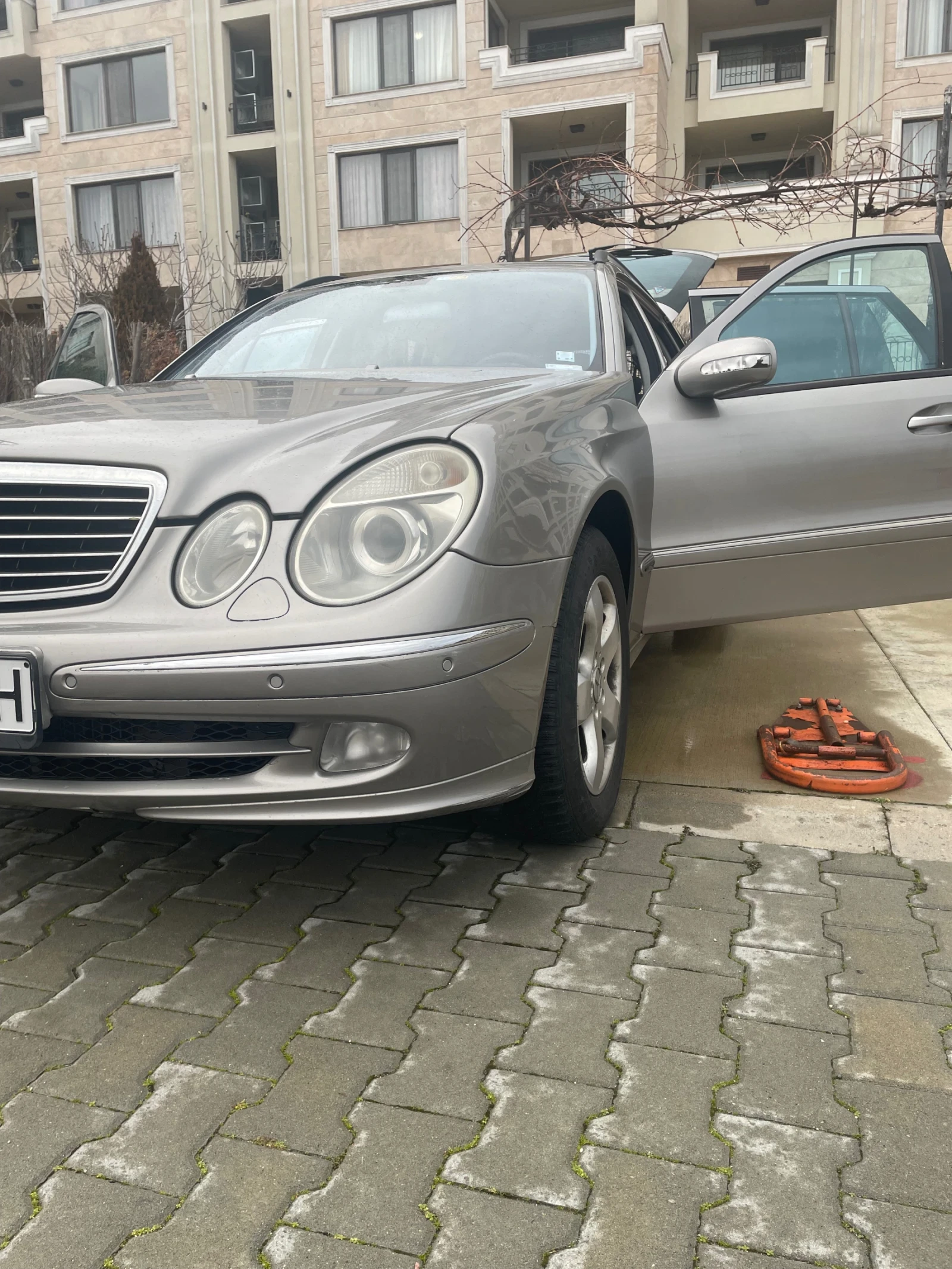 Mercedes-Benz E 320 3.2 бензин-газ avangard, снимка 3 - Автомобили и джипове - 53816089