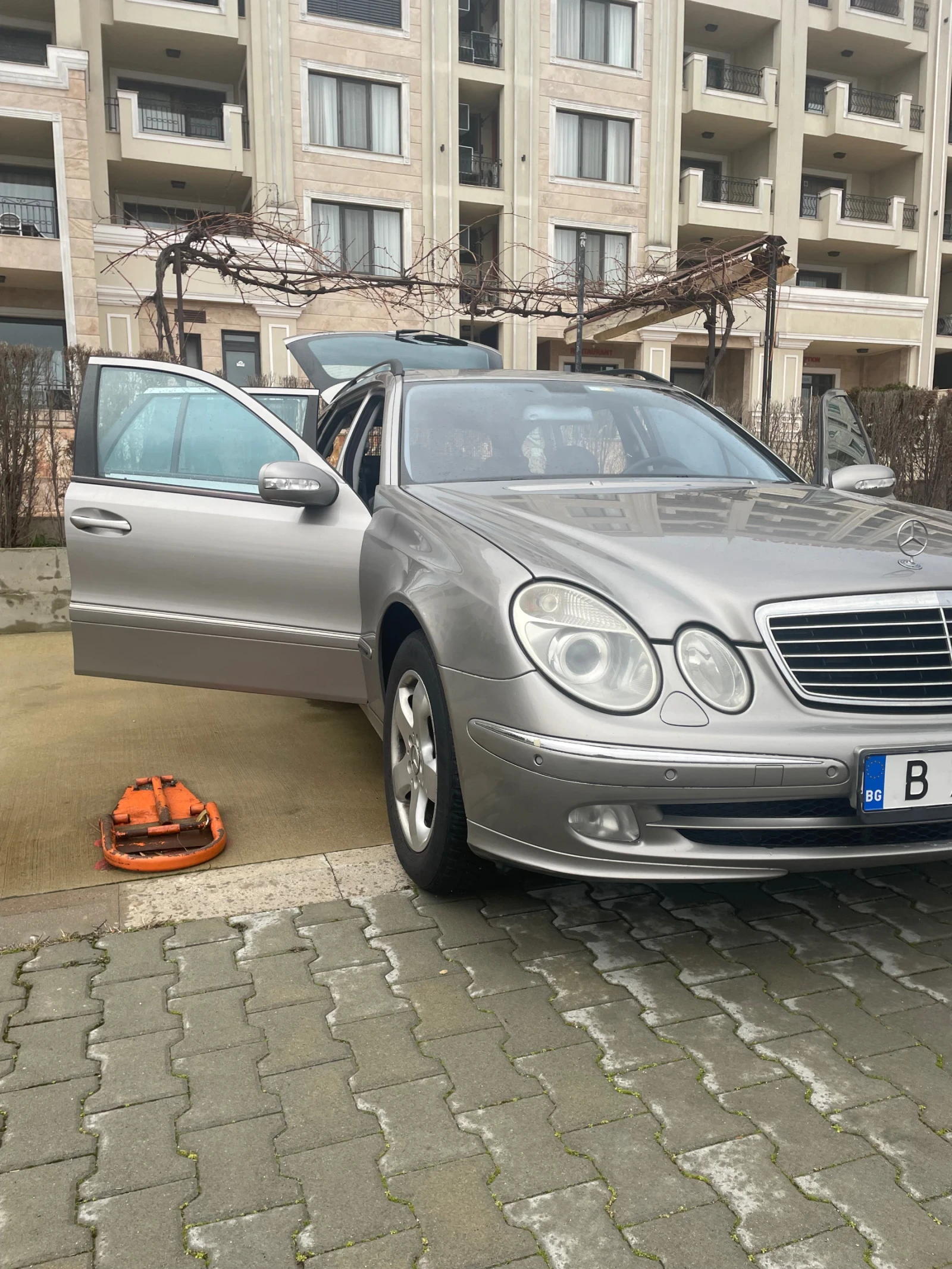 Mercedes-Benz E 320 3.2 бензин-газ avangard, снимка 2 - Автомобили и джипове - 53816089