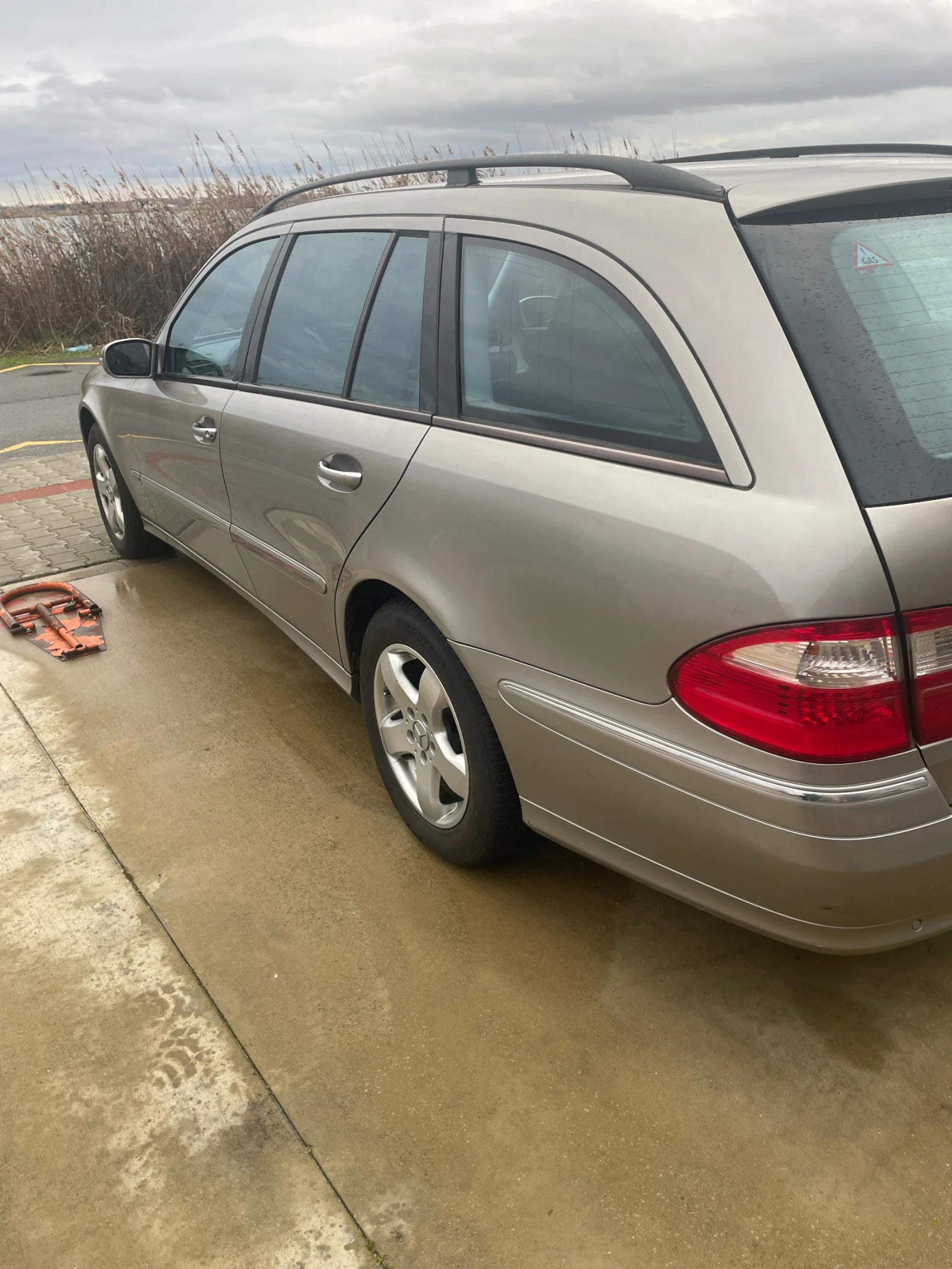 Mercedes-Benz E 320 3.2 бензин-газ avangard, снимка 4 - Автомобили и джипове - 53816089