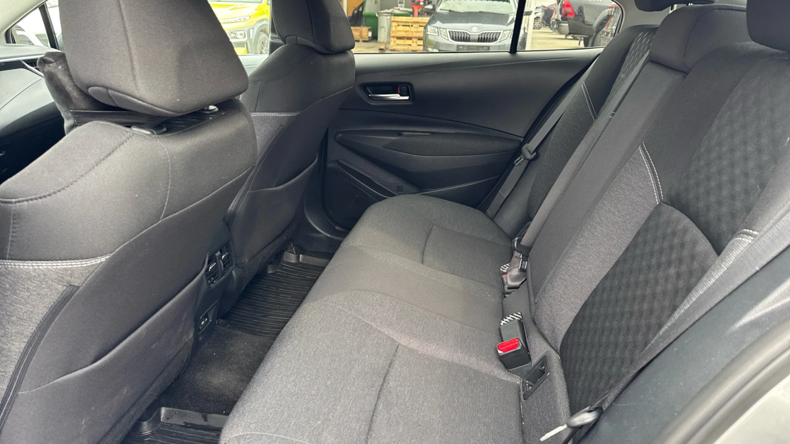 Toyota Corolla SD 1.8 HEV Exec. Plus, снимка 12 - Автомобили и джипове - 54194278