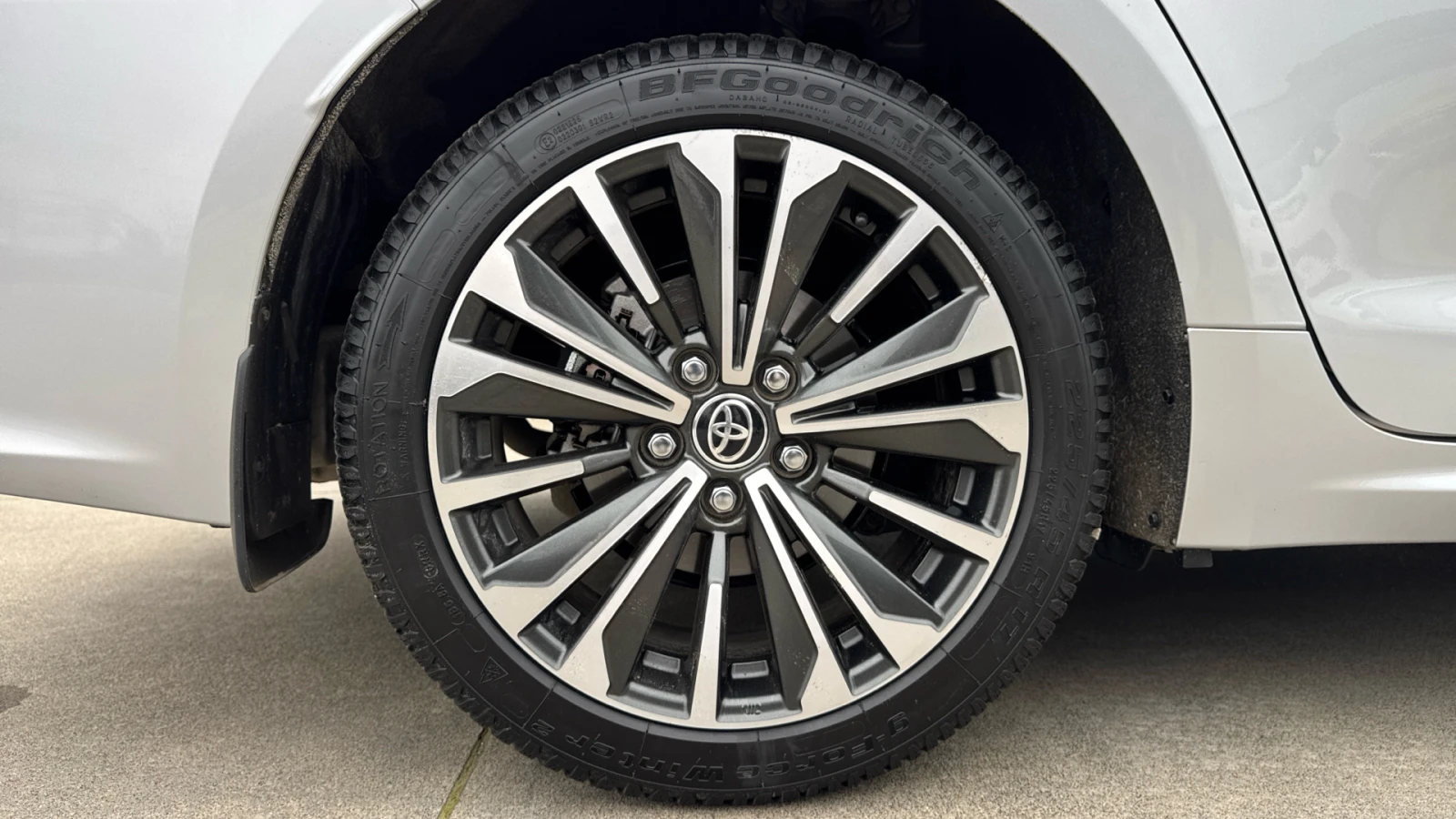 Toyota Corolla SD 1.8 HEV Exec. Plus, снимка 16 - Автомобили и джипове - 54194278