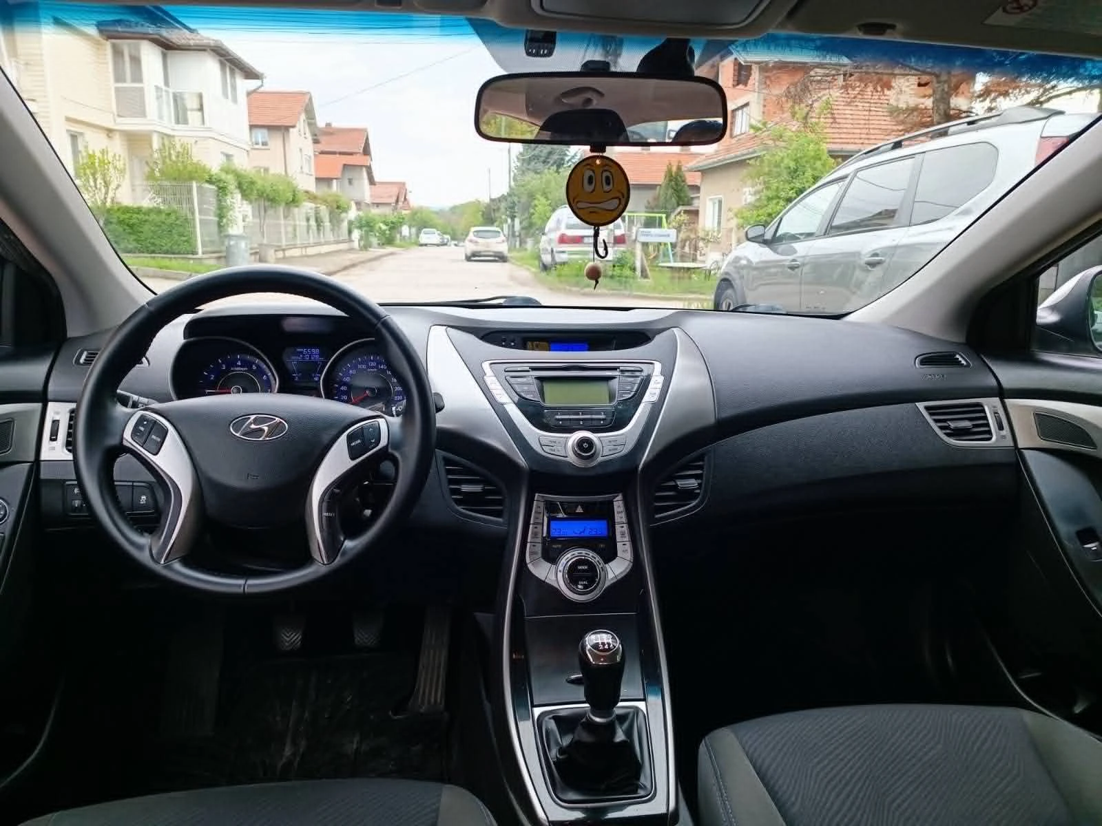 Hyundai Elantra 1.6, снимка 2 - Автомобили и джипове - 55038434