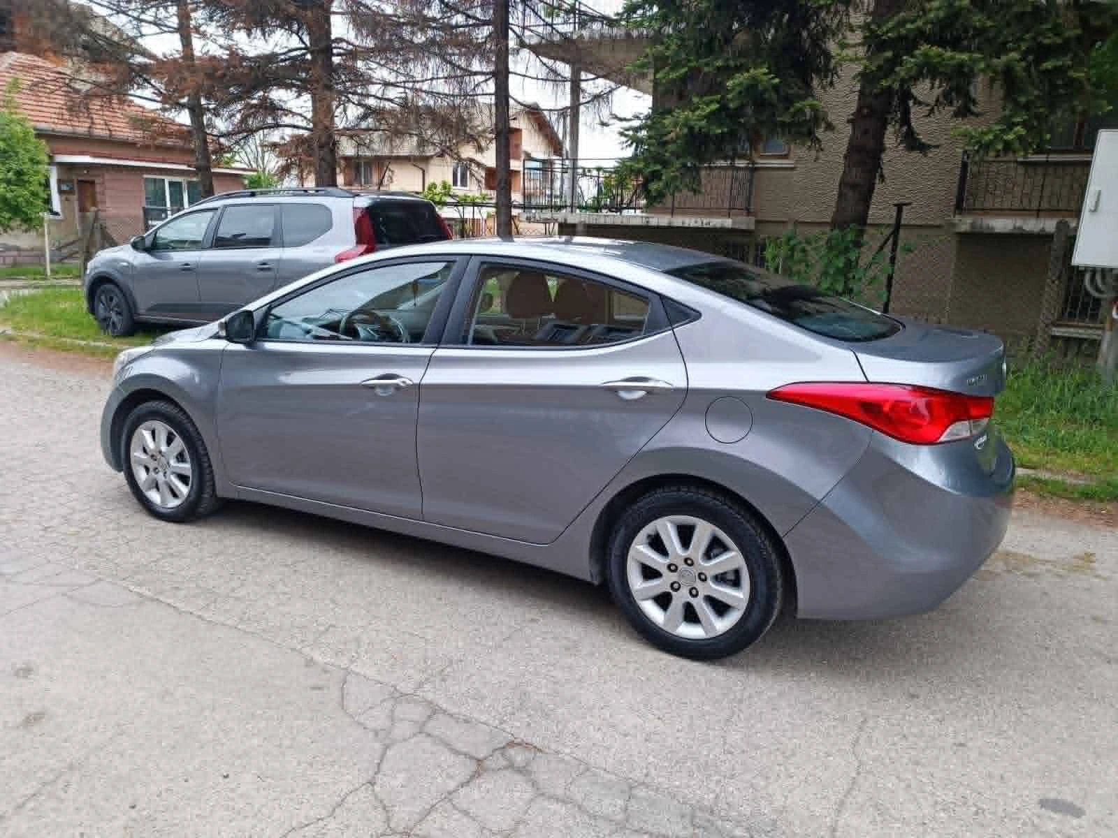 Hyundai Elantra 1.6, снимка 5 - Автомобили и джипове - 55038434