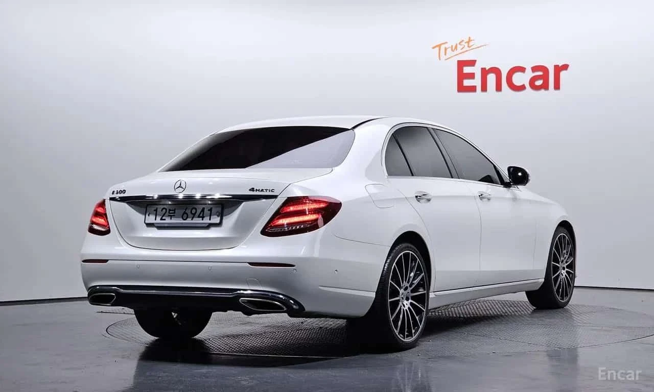 Mercedes-Benz E 300  Avnatgarde | ОБДУХВАНЕ | 360 | HUD | , снимка 2 - Автомобили и джипове - 55622623