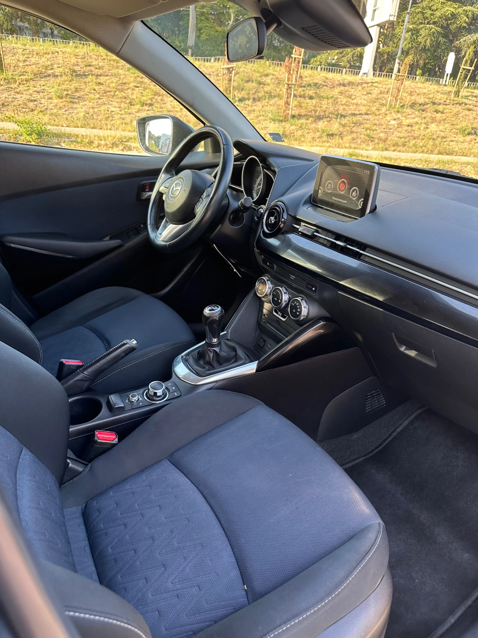 Mazda 2 1.5 SkyActive, снимка 7 - Автомобили и джипове - 55891043