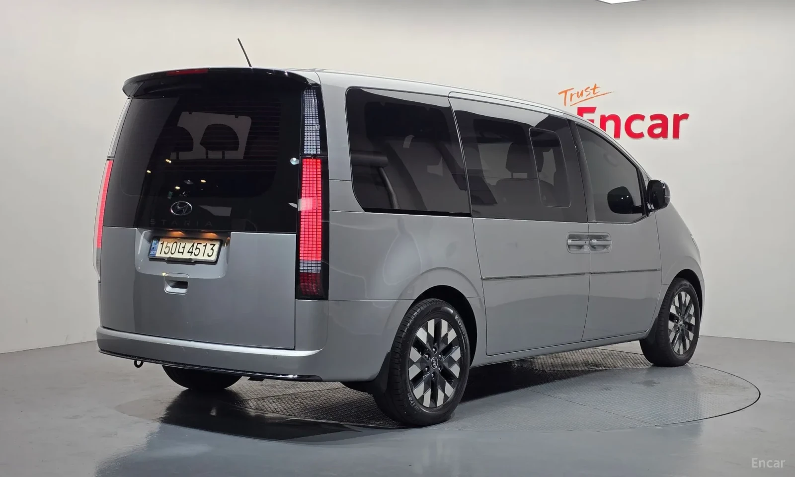 Hyundai Staria Lounge 7-Seater DIESEL* TOP CENA, снимка 2 - Автомобили и джипове - 56125415