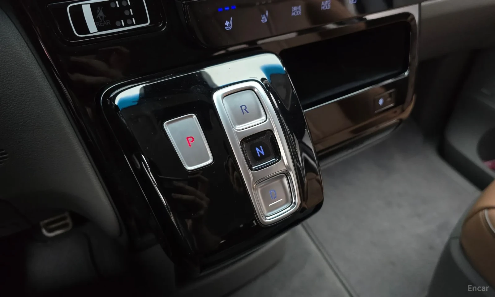 Hyundai Staria Lounge 7-Seater DIESEL* TOP CENA, снимка 9 - Автомобили и джипове - 56125415