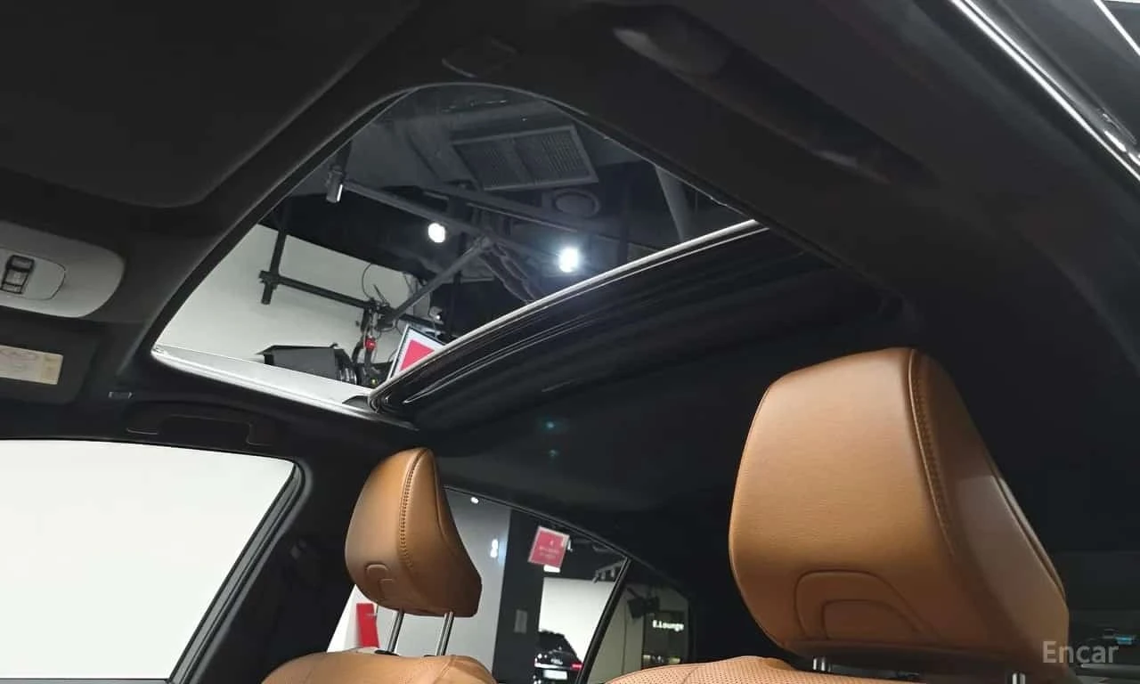 Toyota Camry * 2.5 XLE Hybrid * , снимка 13 - Автомобили и джипове - 56211469