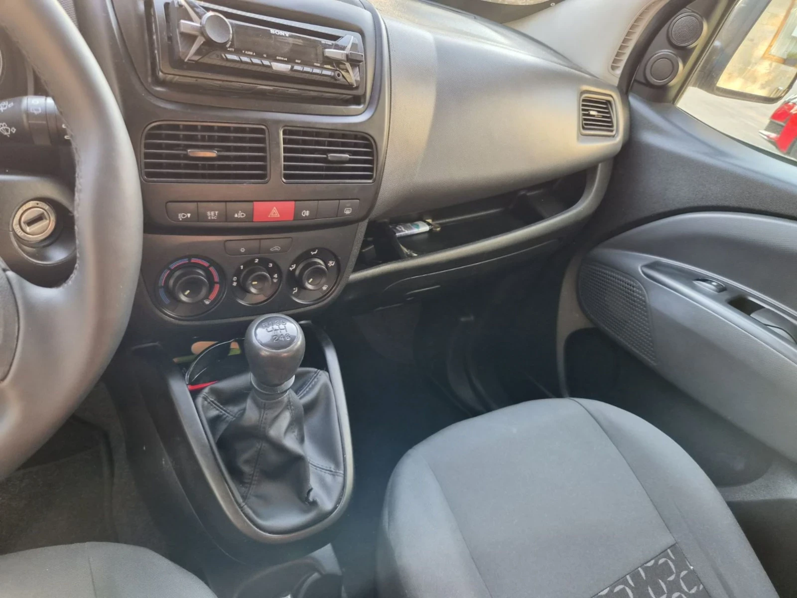 Fiat Doblo 1.6 мултиджет, снимка 17 - Автомобили и джипове - 56348265
